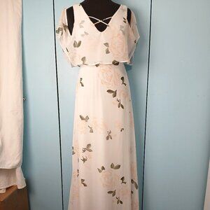 Soft, flowy long dress with cold shoulder sleeves